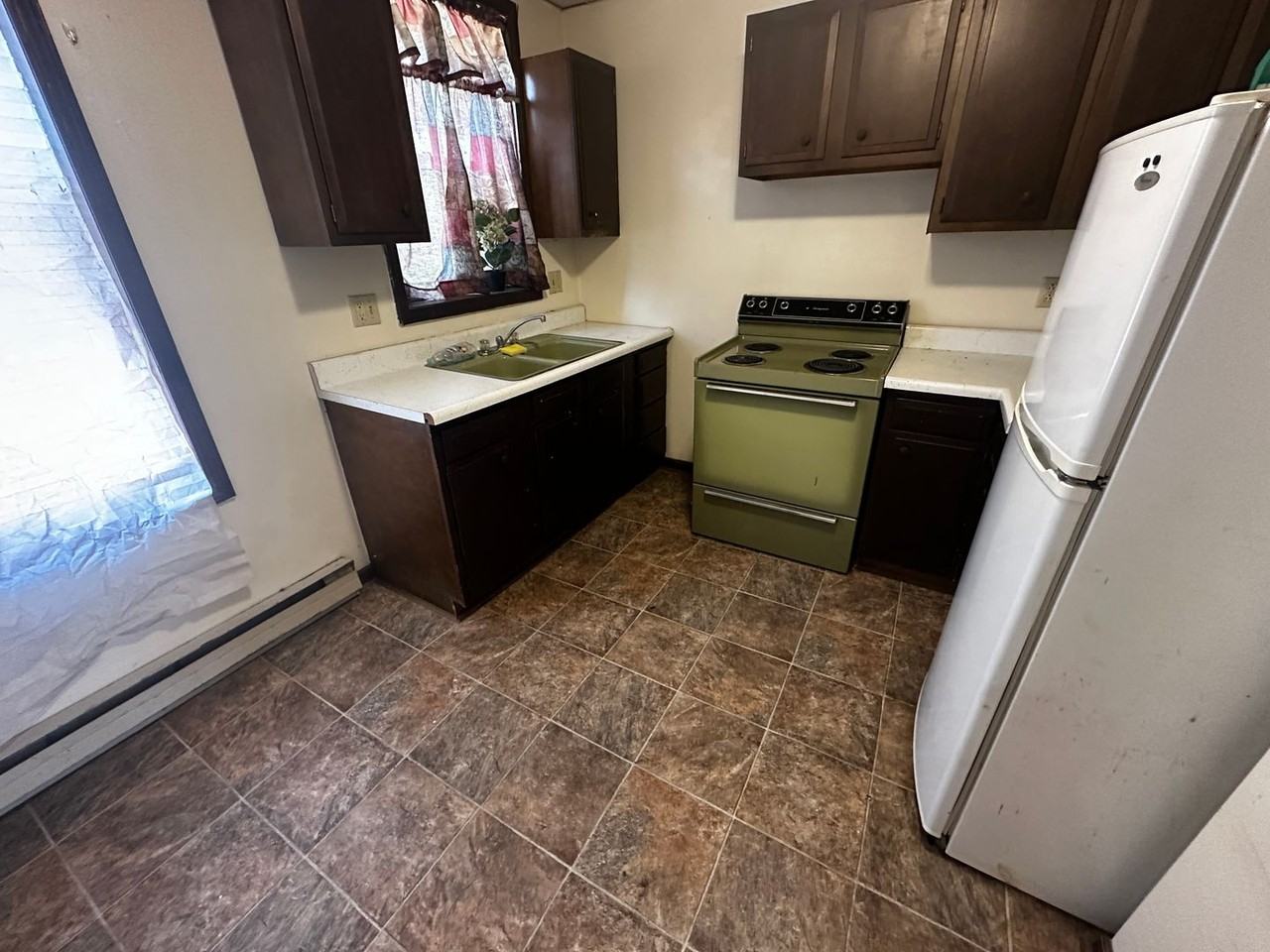 511 Robidoux St. - Photo 3 of 4