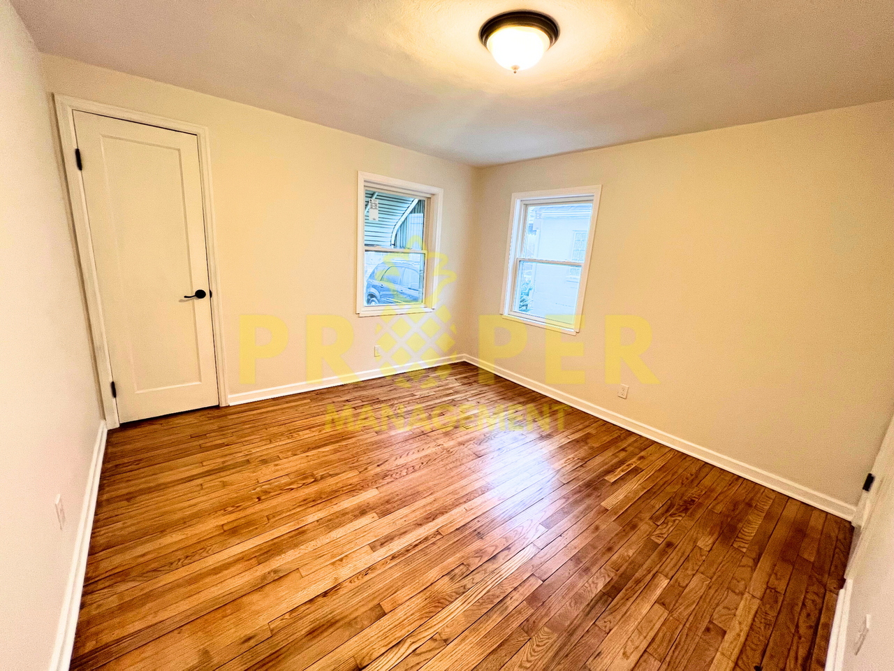 2044 Litchfield Ave - Photo 4 of 9