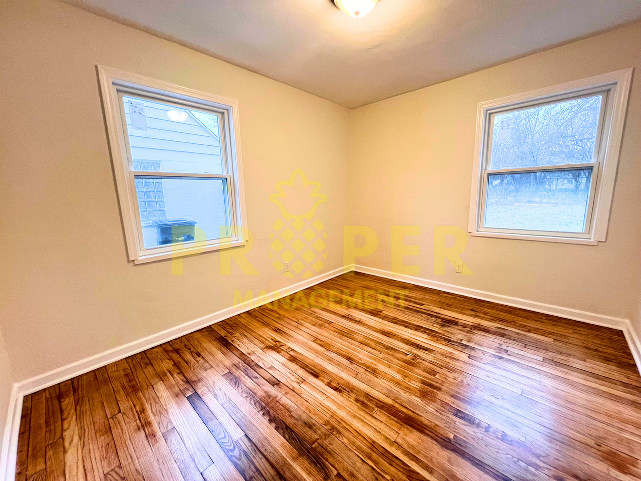 2044 Litchfield Ave - Photo 7 of 9