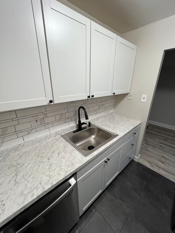 112 Lancaster Est - Photo 2 of 19