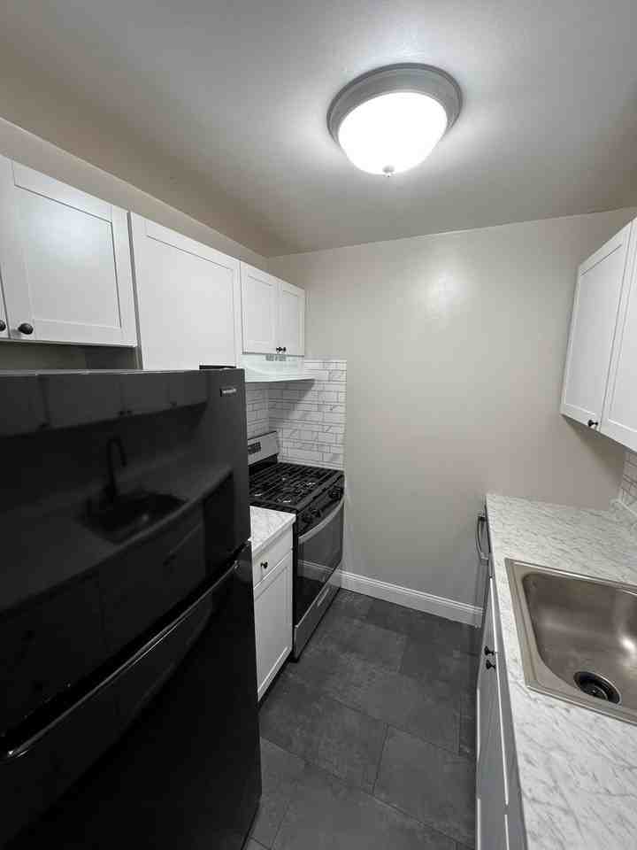 112 Lancaster Est - Photo 3 of 19