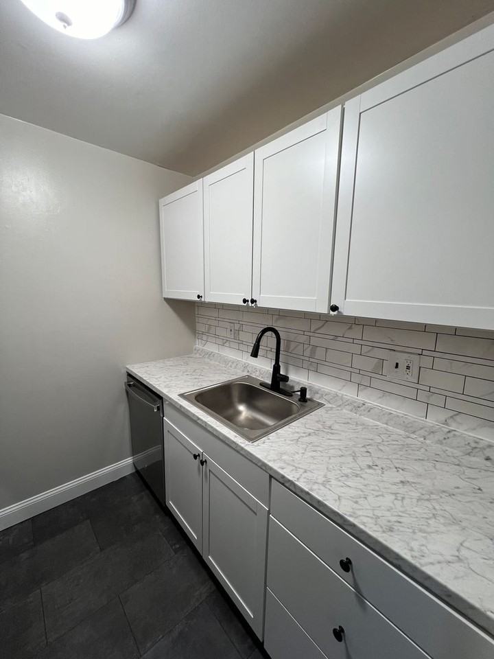 112 Lancaster Est - Photo 4 of 15