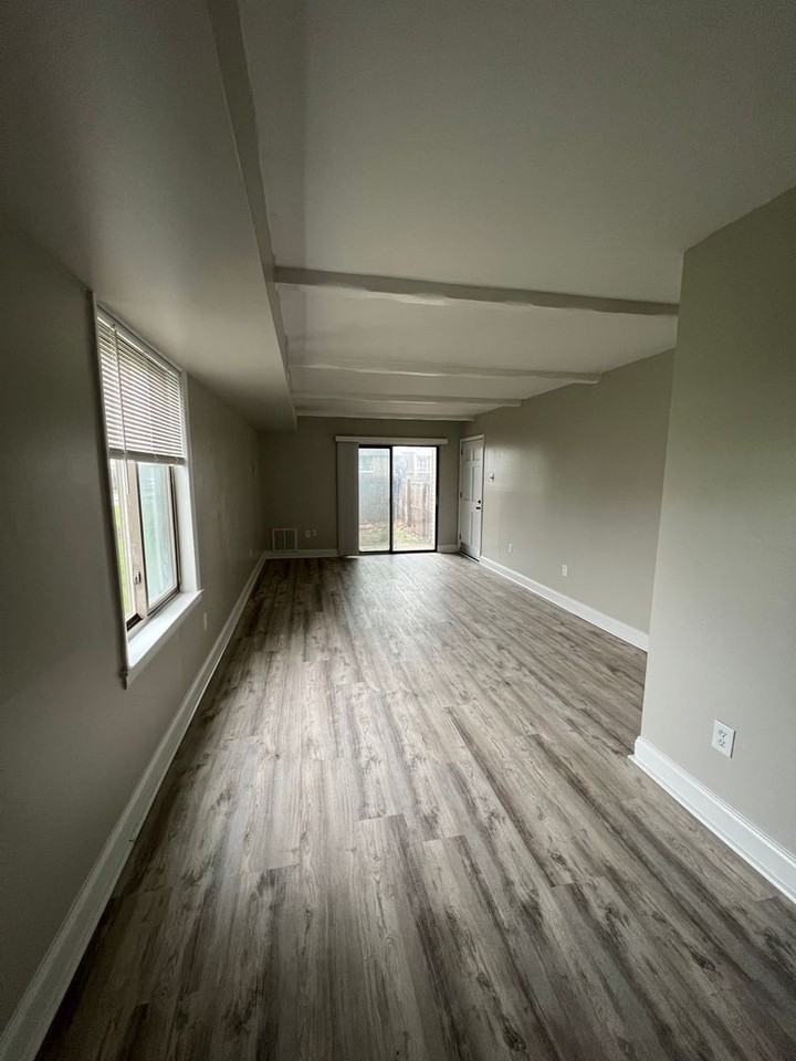 112 Lancaster Est - Photo 6 of 15