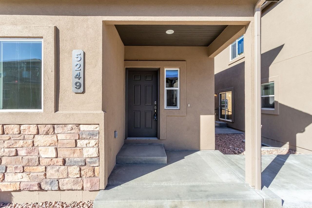 5249 Palomino Ranch Pt - Photo 3 of 26