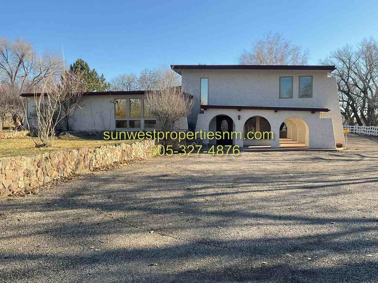 2425 Ridgeview Dr - Photo 2 of 36