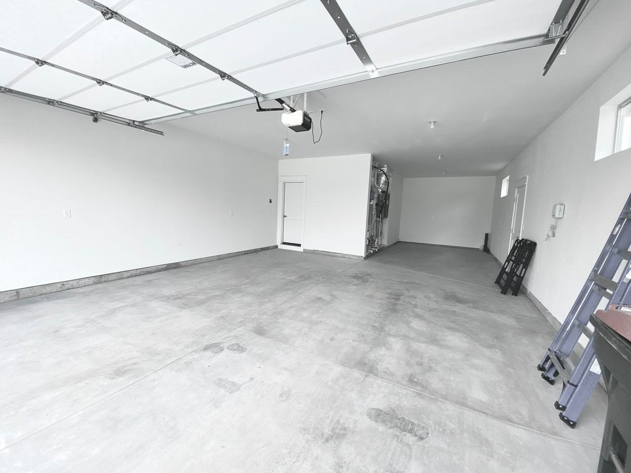 5079 N Brody Ave - Photo 3 of 50