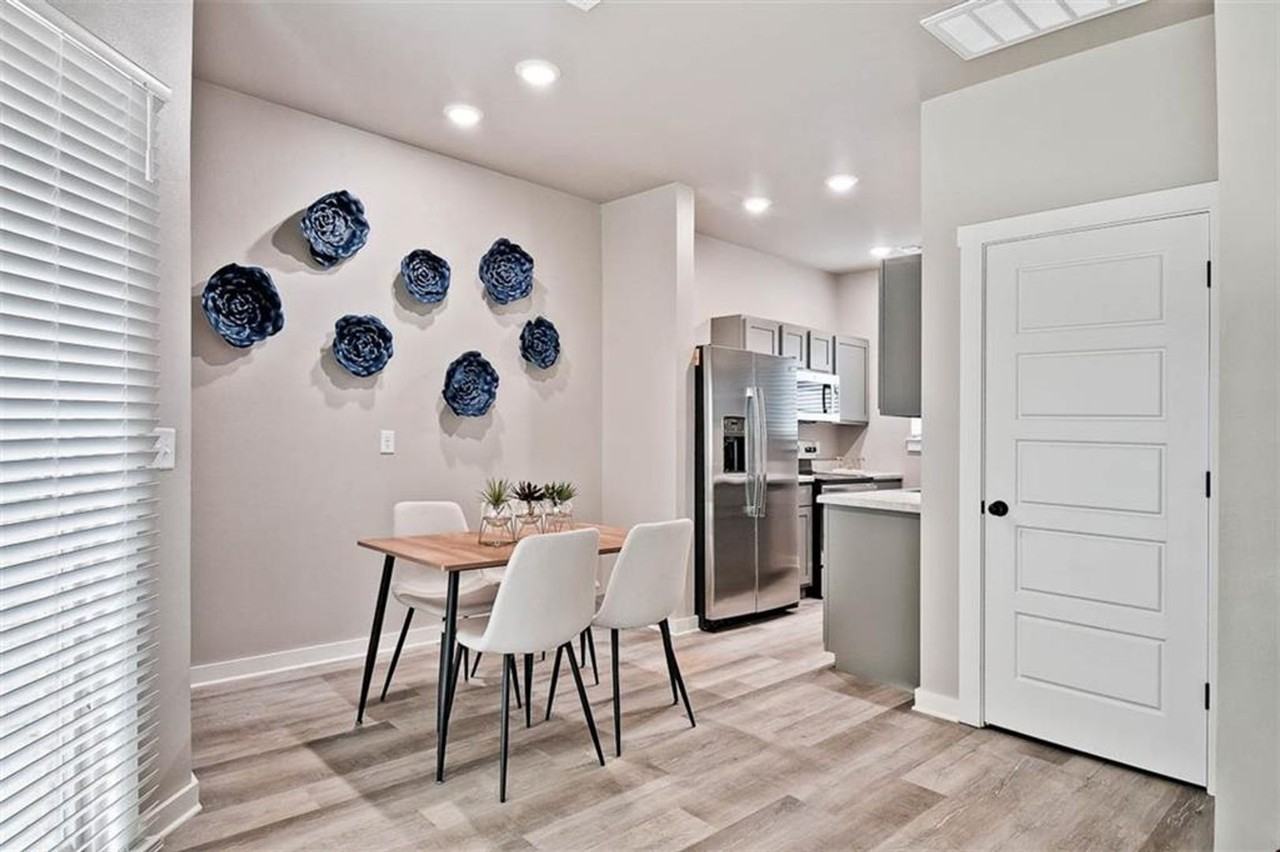 281 W Ash St - Photo 6 of 13