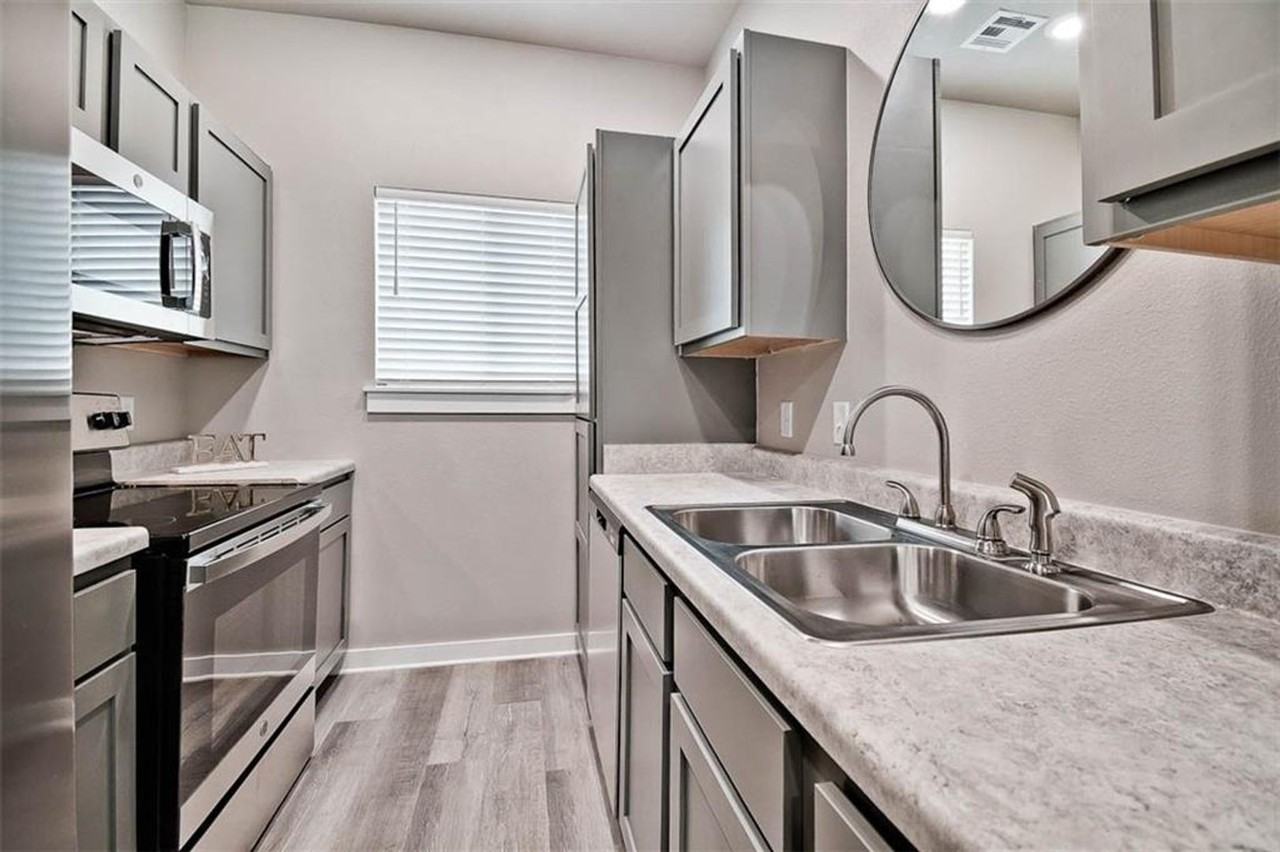 281 W Ash St - Photo 7 of 13