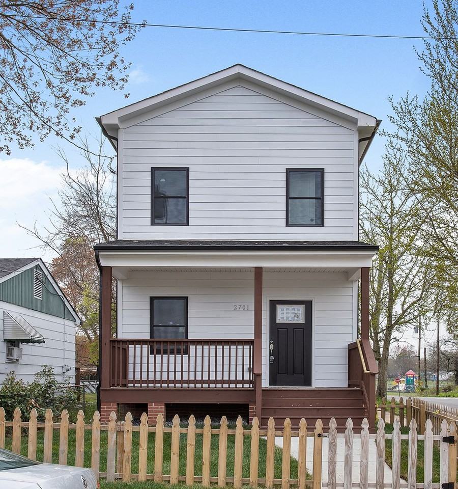 2701 Selden St - Photo 2 of 29