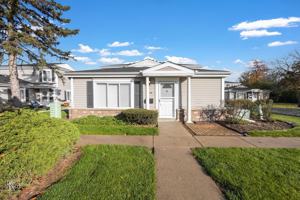 featured image of 1449 Quaker Ln