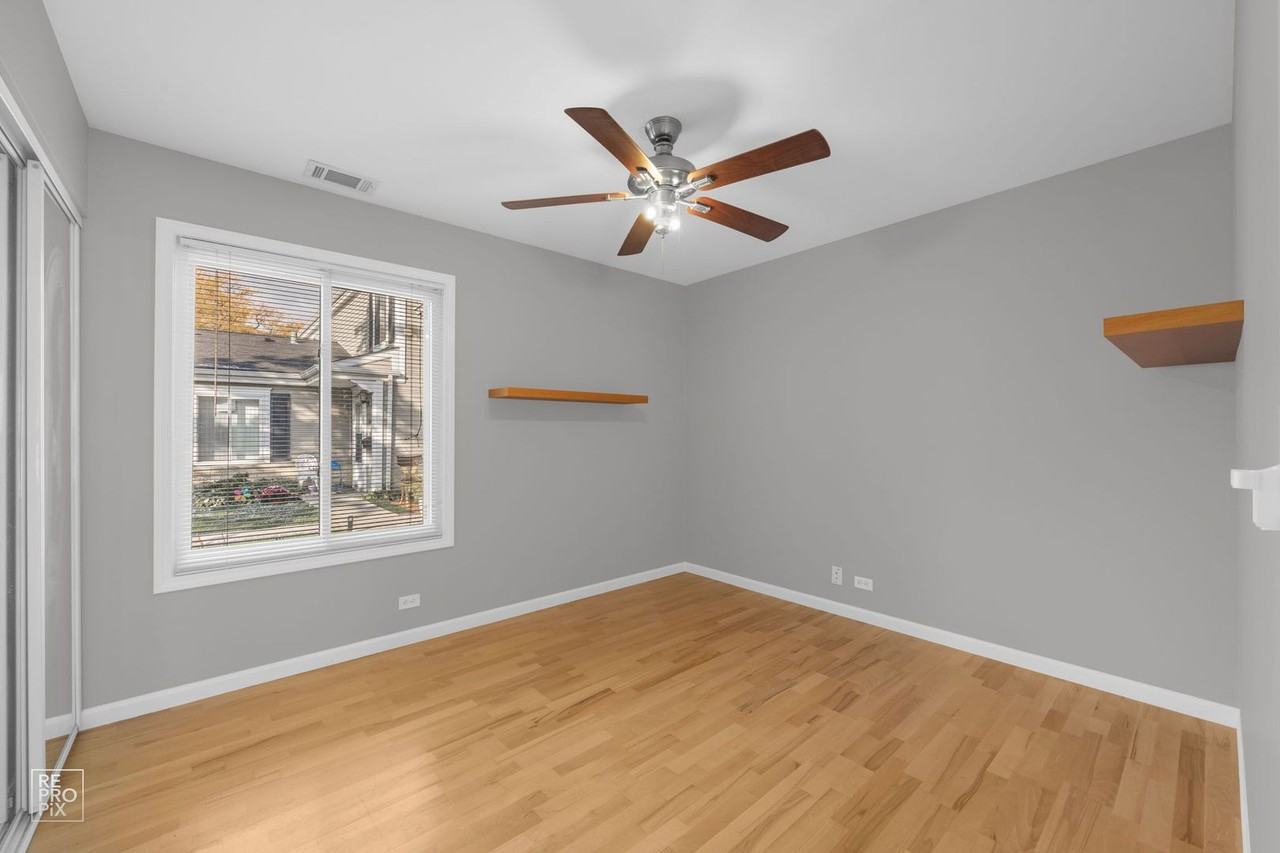 1449 Quaker Ln - Photo 7 of 11