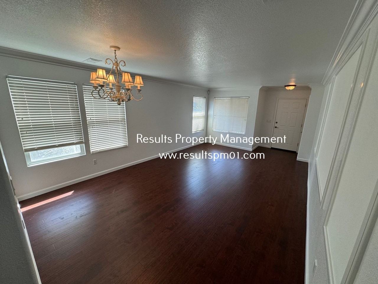 1816 Stonecrest Dr - Photo 2 of 15
