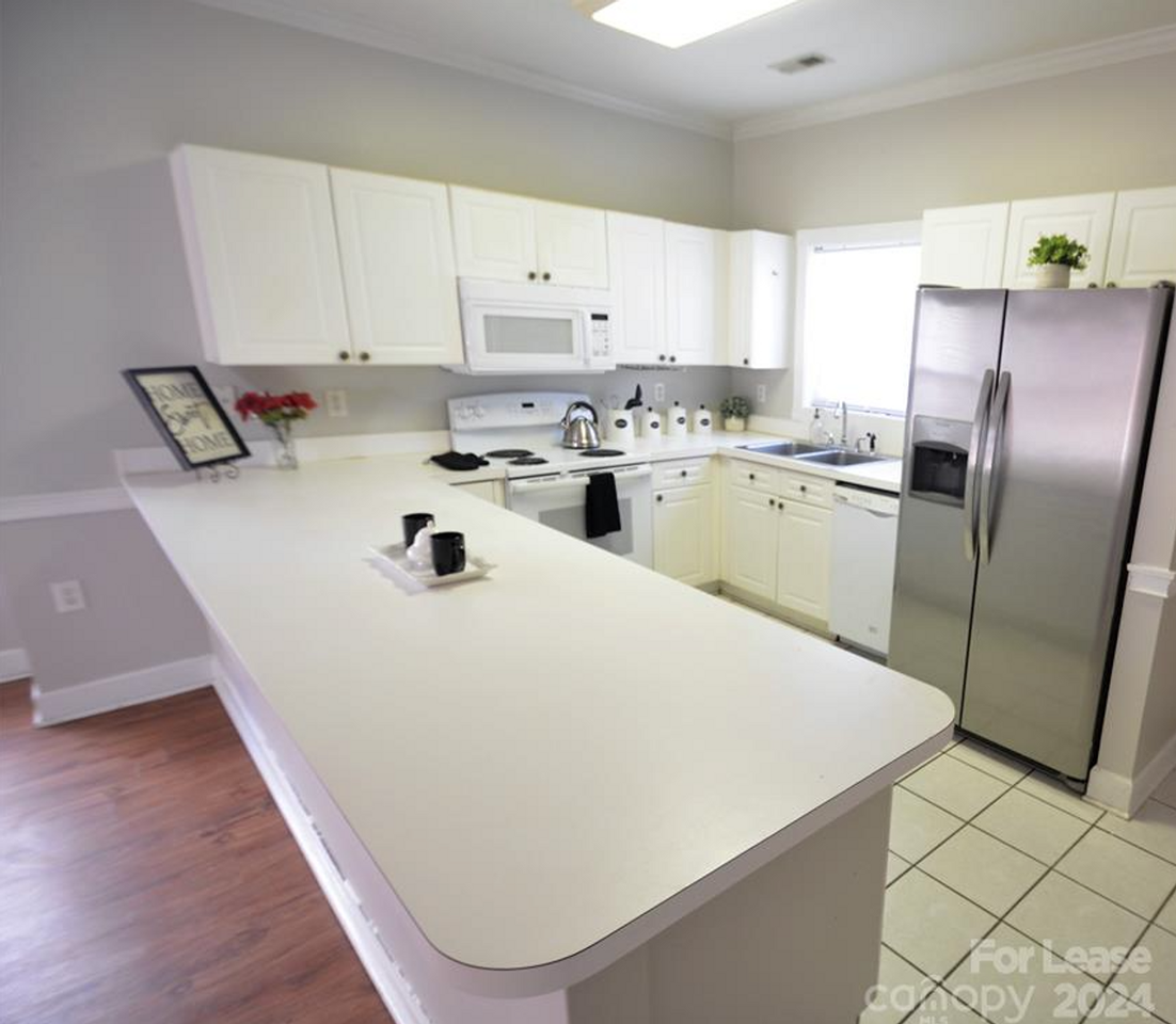 9058 Meadow Vista Rd - Photo 3 of 8