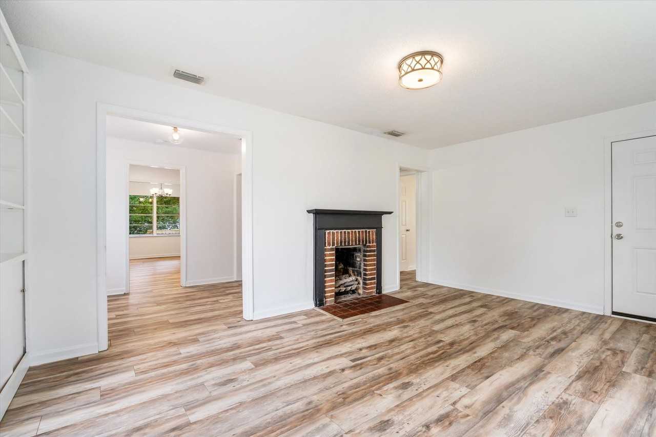 2507 Taylor Ave - Photo 4 of 20