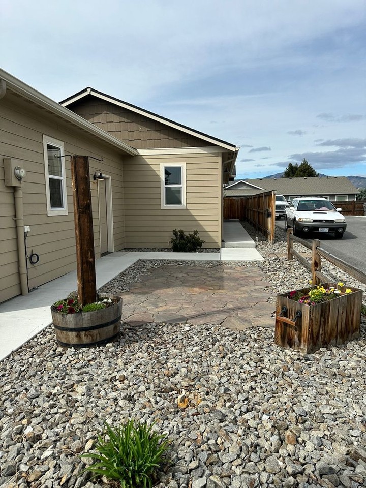 444 S Kansas Loop - Photo 2 of 23