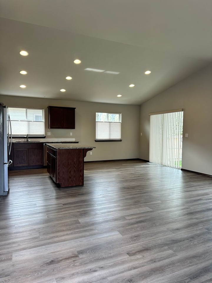 444 S Kansas Loop - Photo 3 of 23