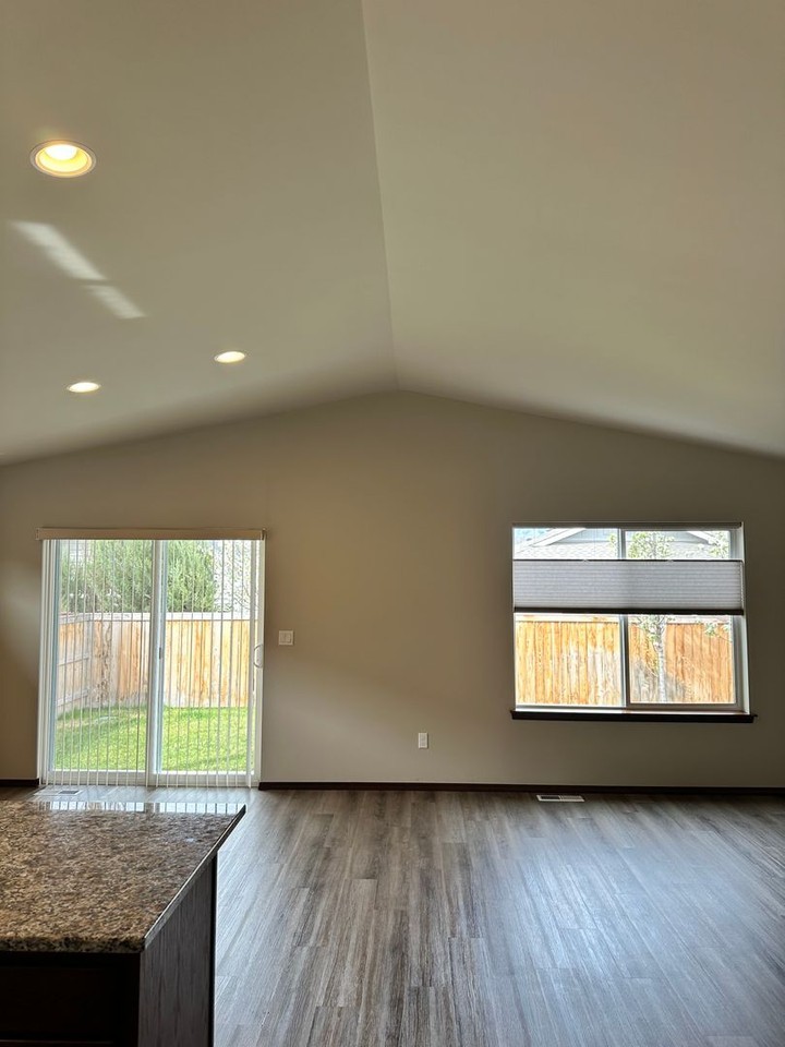 444 S Kansas Loop - Photo 6 of 23