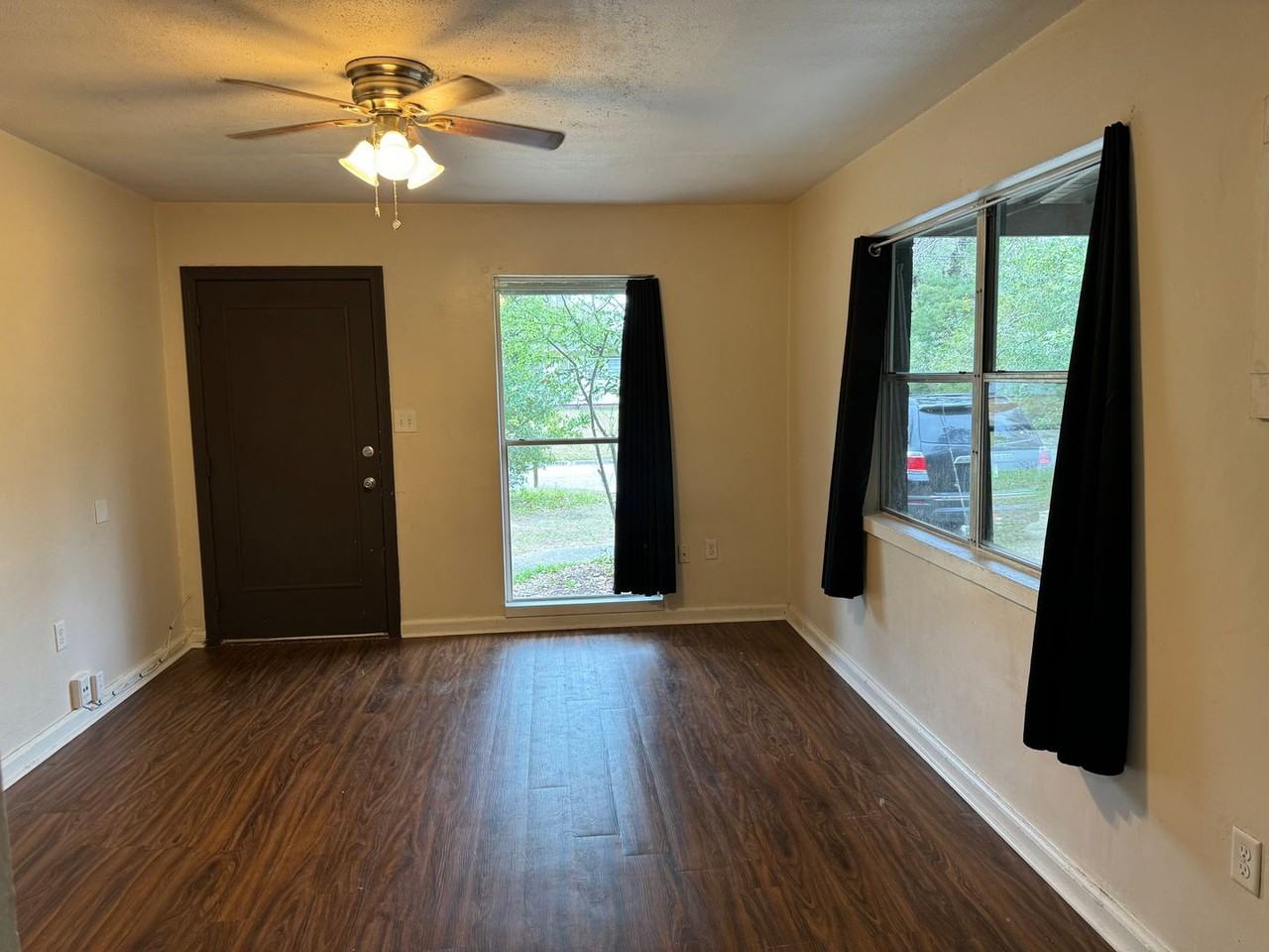 112 Warwick Ave - Photo 3 of 13