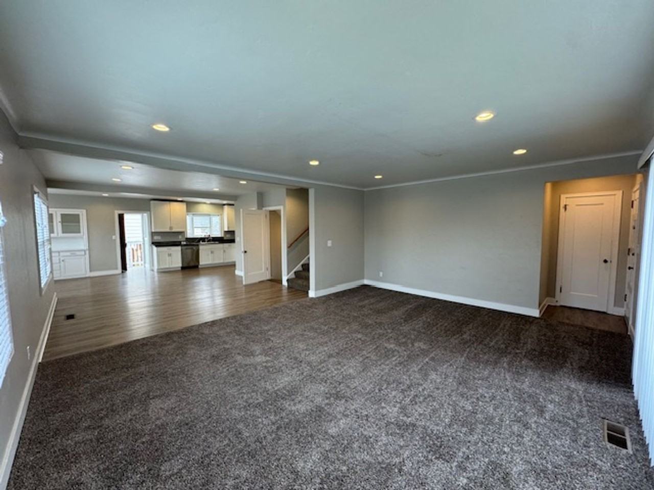 925 6th ST - Photo 3 of 37