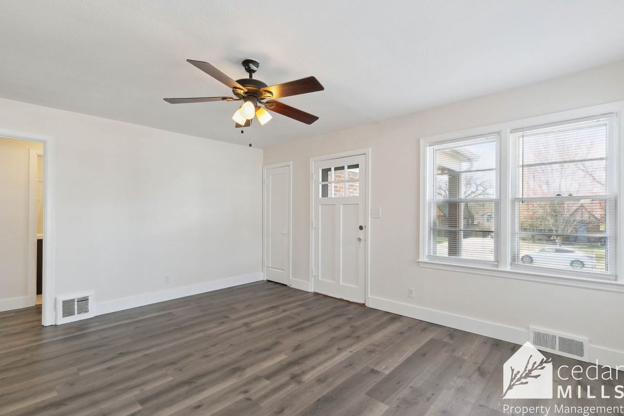 636 N Bluff Ave - Photo 3 of 11