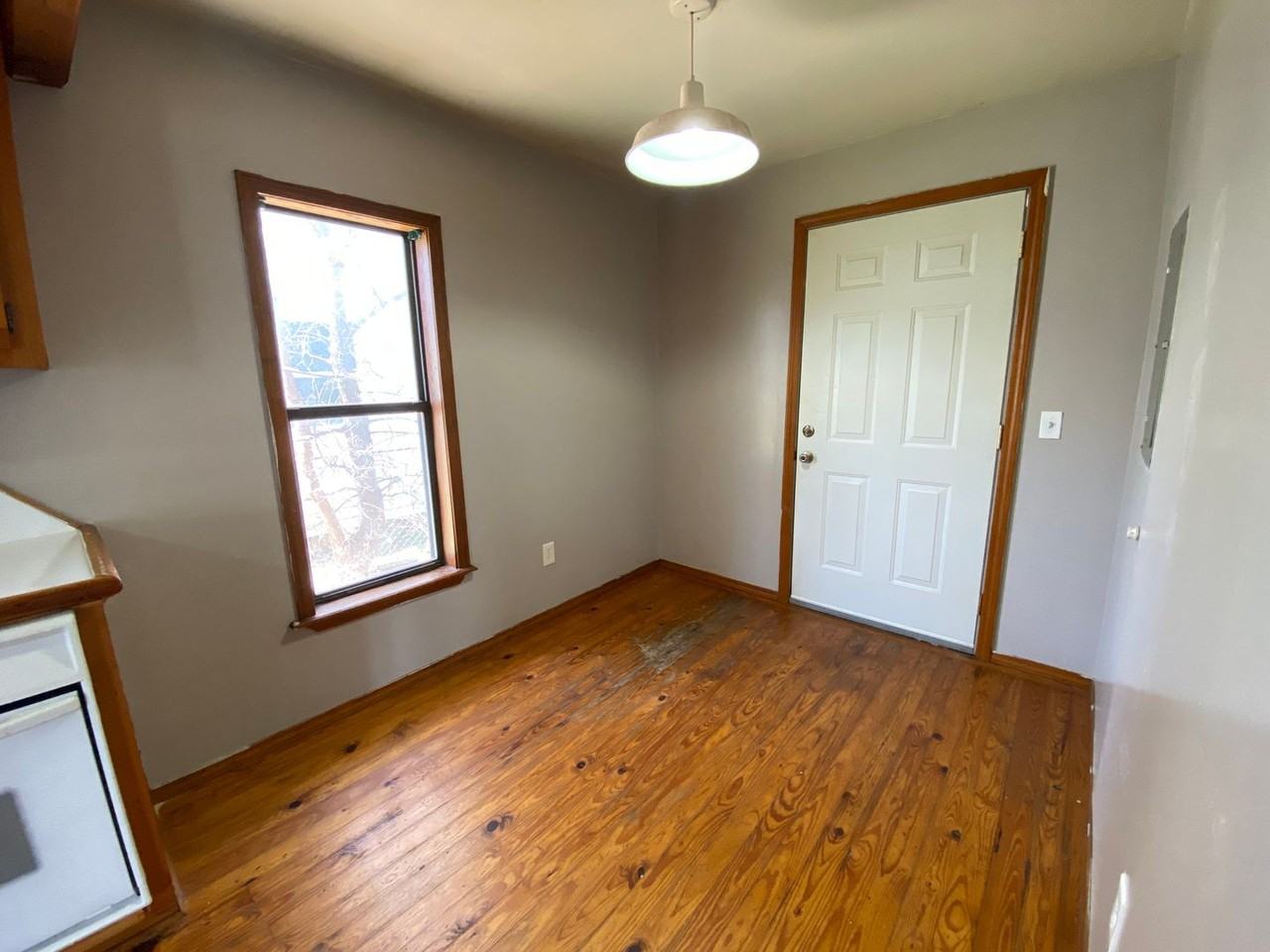 329 Se 42nd St - Photo 3 of 13