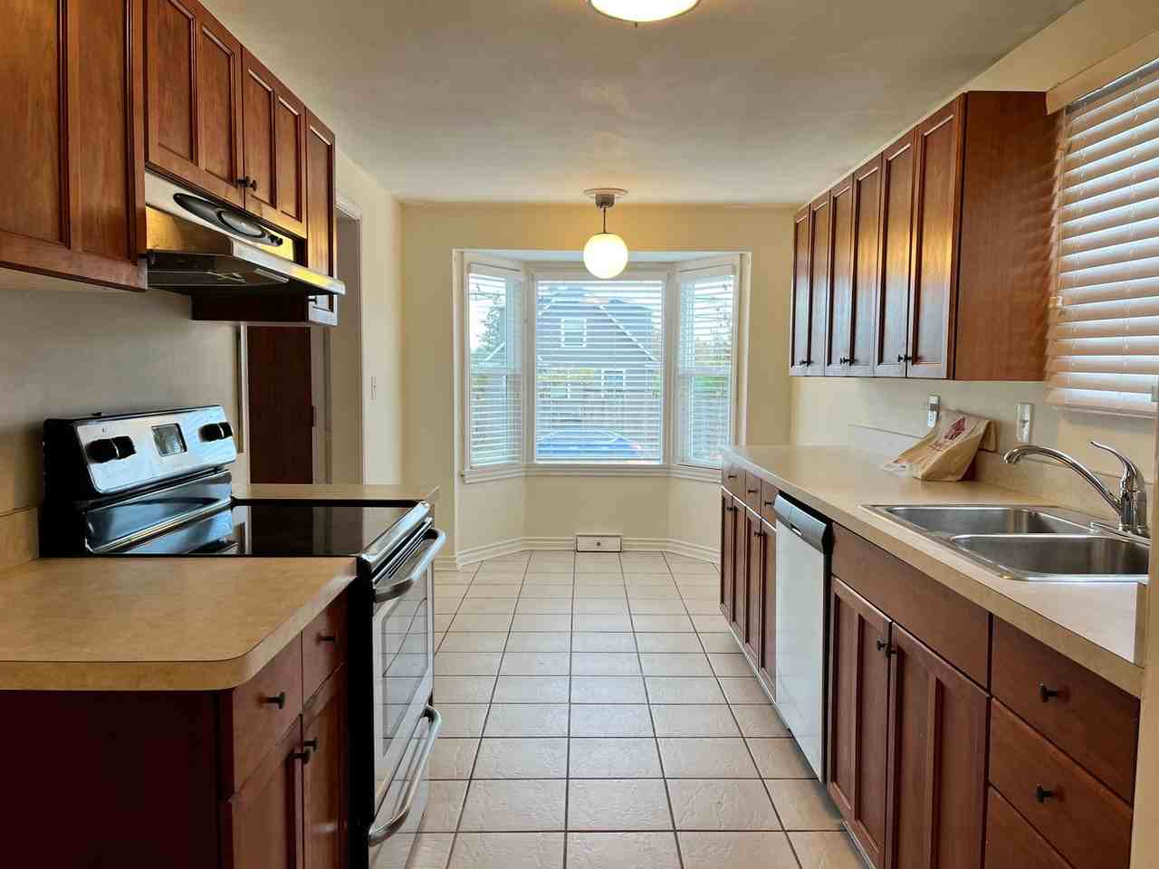 7928 16th Ave Sw - Photo 2 of 16