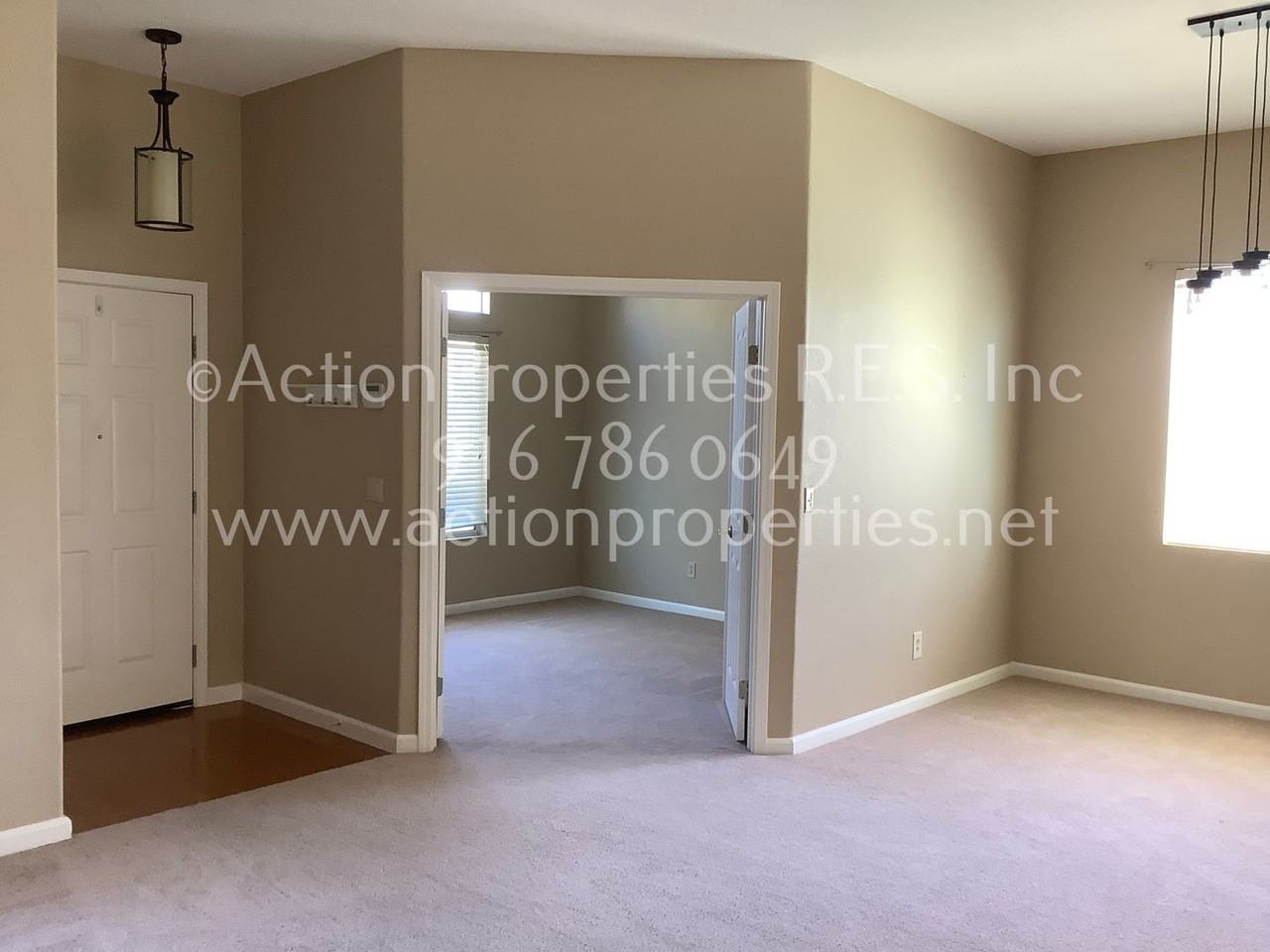 13 Buckingham Ct - Photo 2 of 12