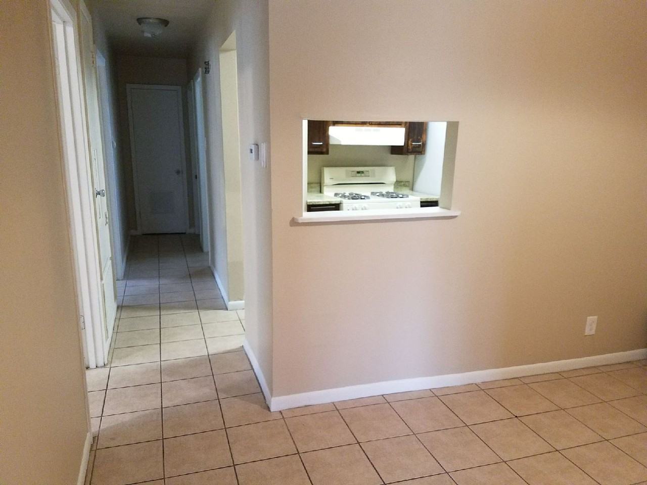 317 Babcock Rd - Photo 4 of 10