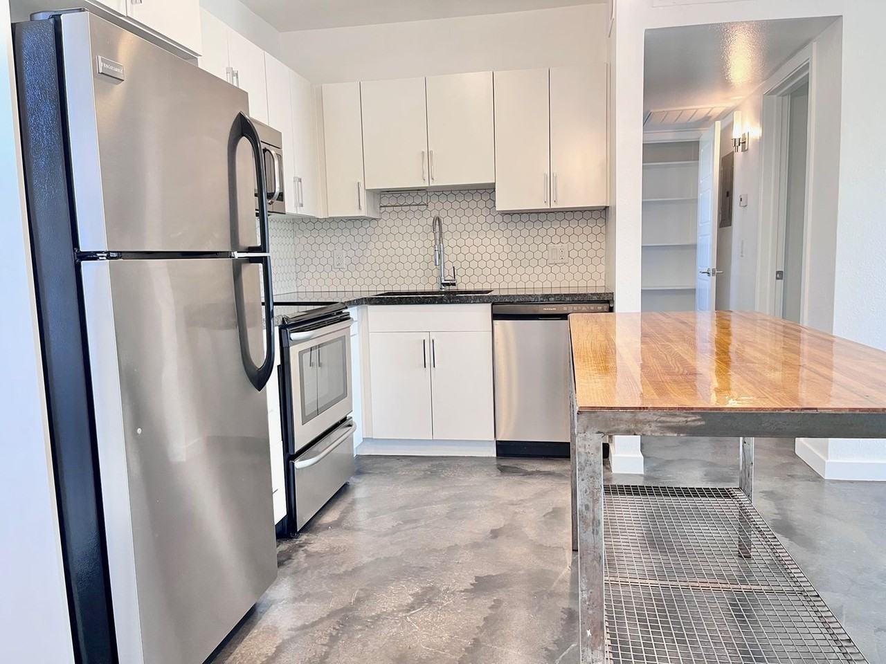 Moderne At 20th - Photo 2 of 32