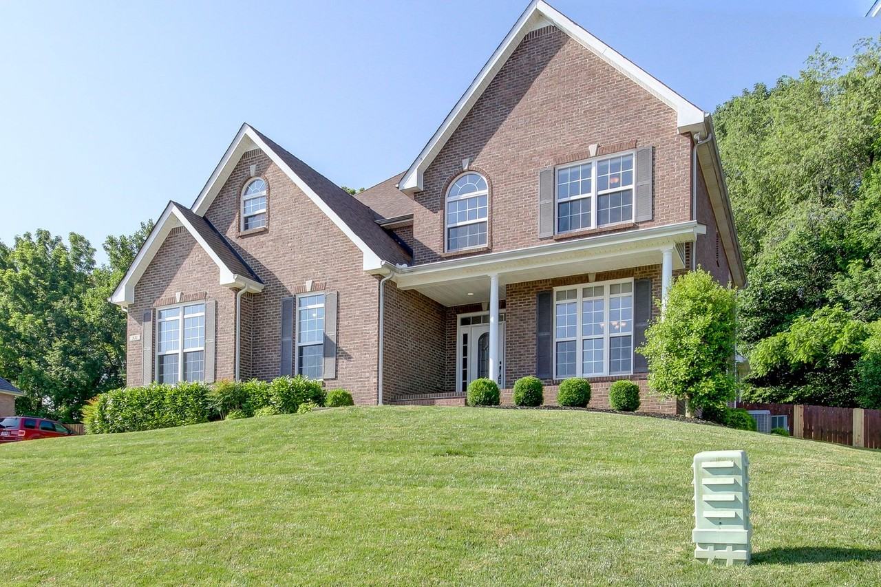 931 Terraceside Cir - Photo 2 of 32