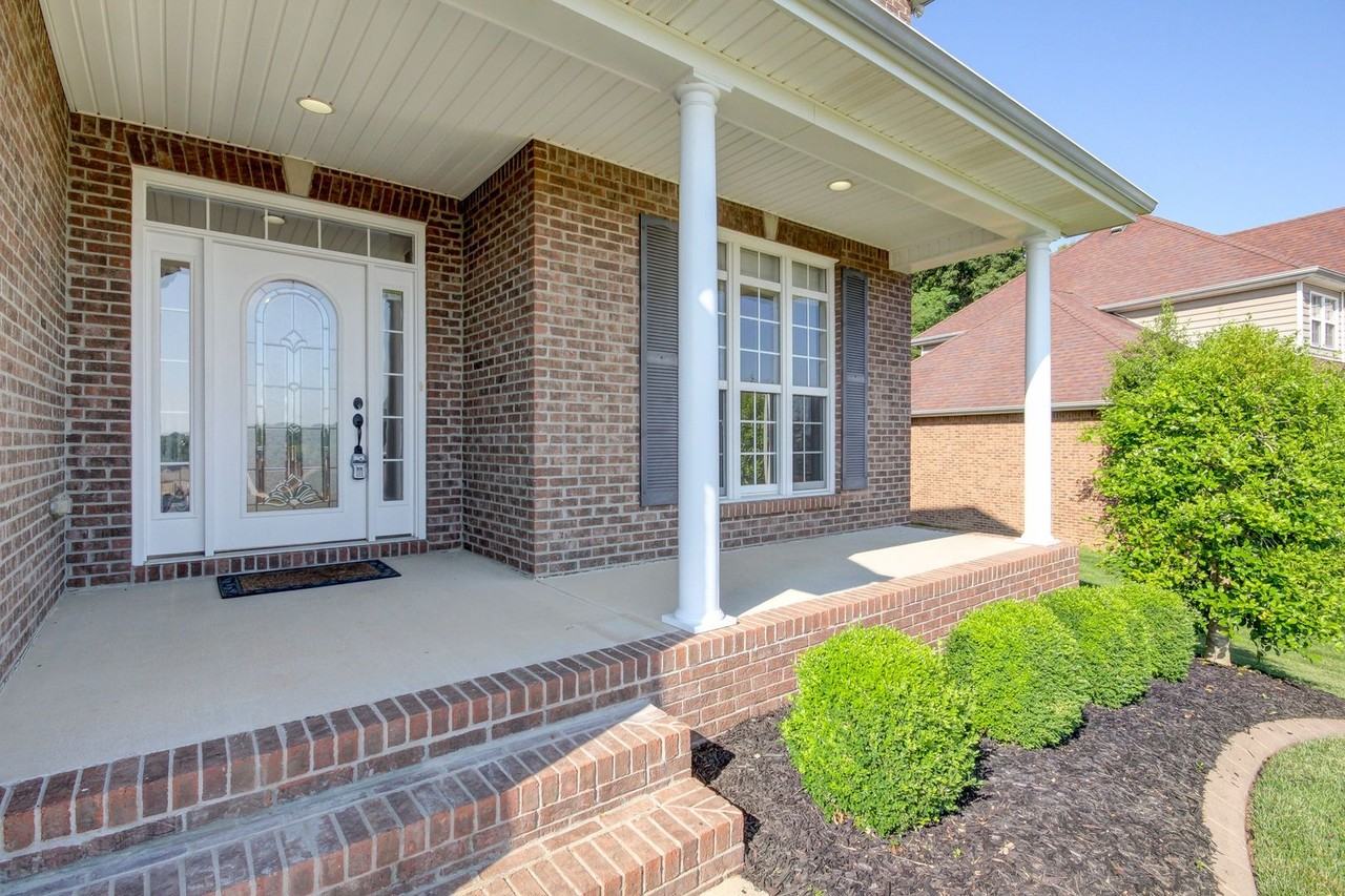 931 Terraceside Cir - Photo 3 of 32