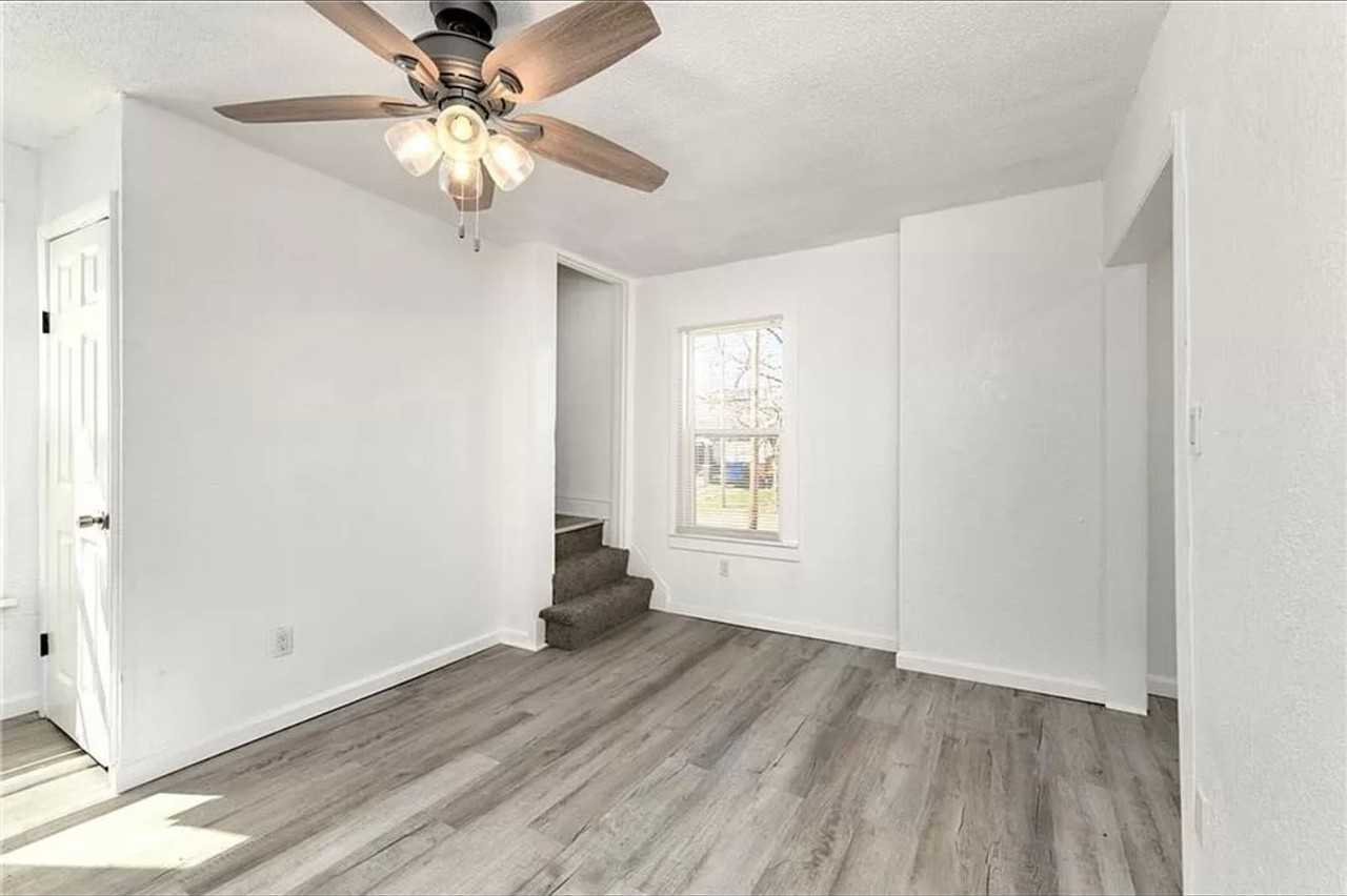 2529 Poplar Ave - Photo 6 of 27