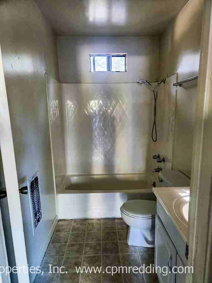 85 North St - Photo 3 of 4