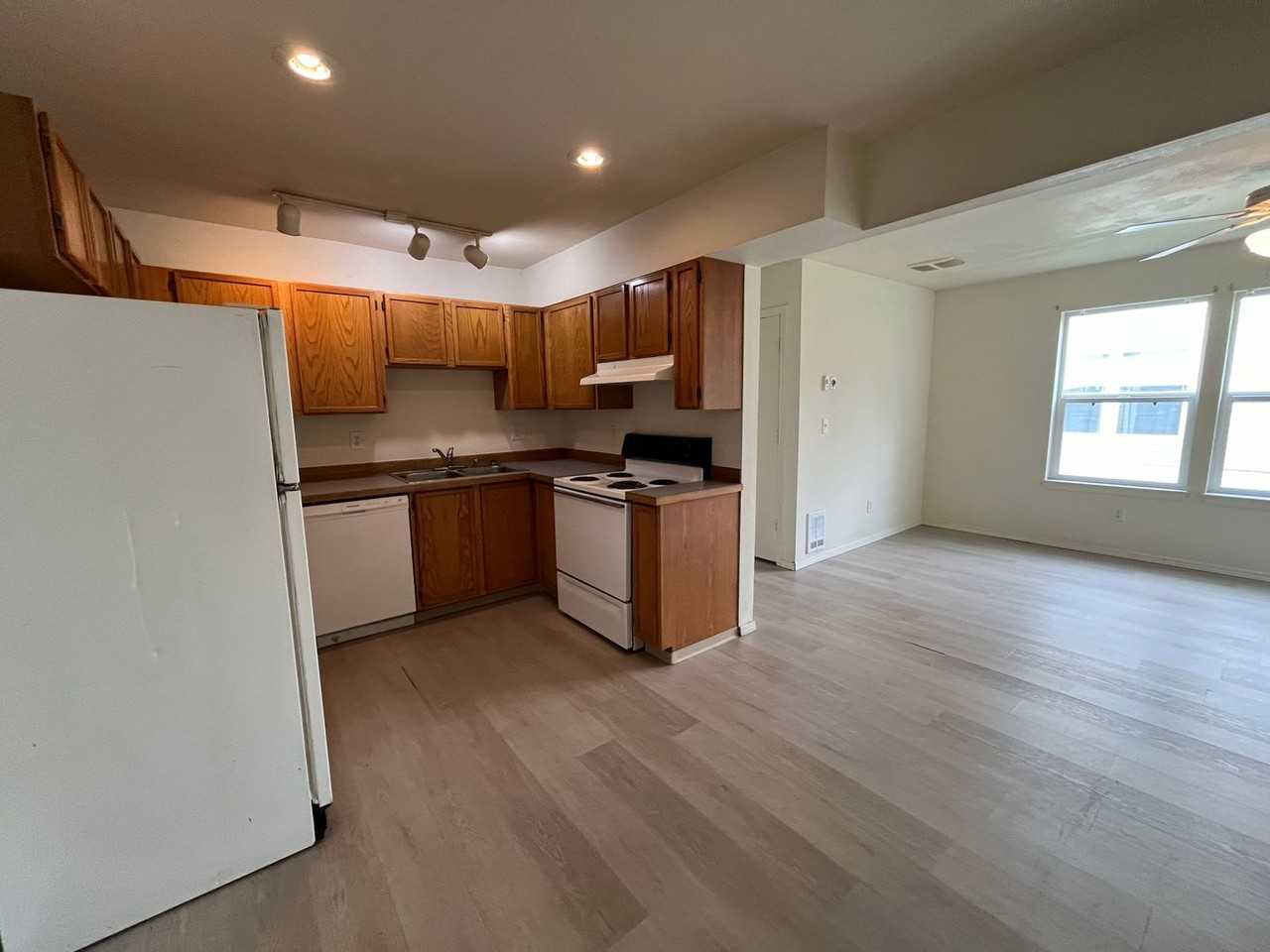 1832 Valencia St - Photo 2 of 19