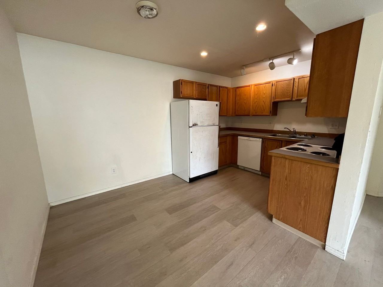 1832 Valencia St - Photo 3 of 19