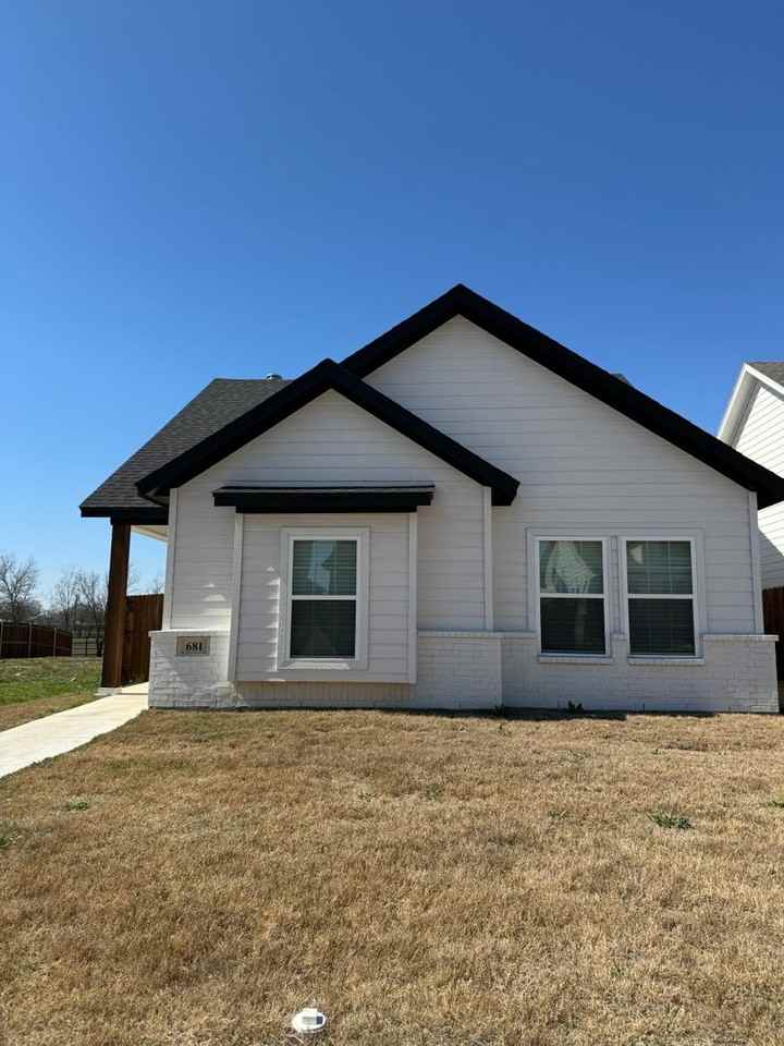 681 The Cottages Dr - Photo 2 of 23