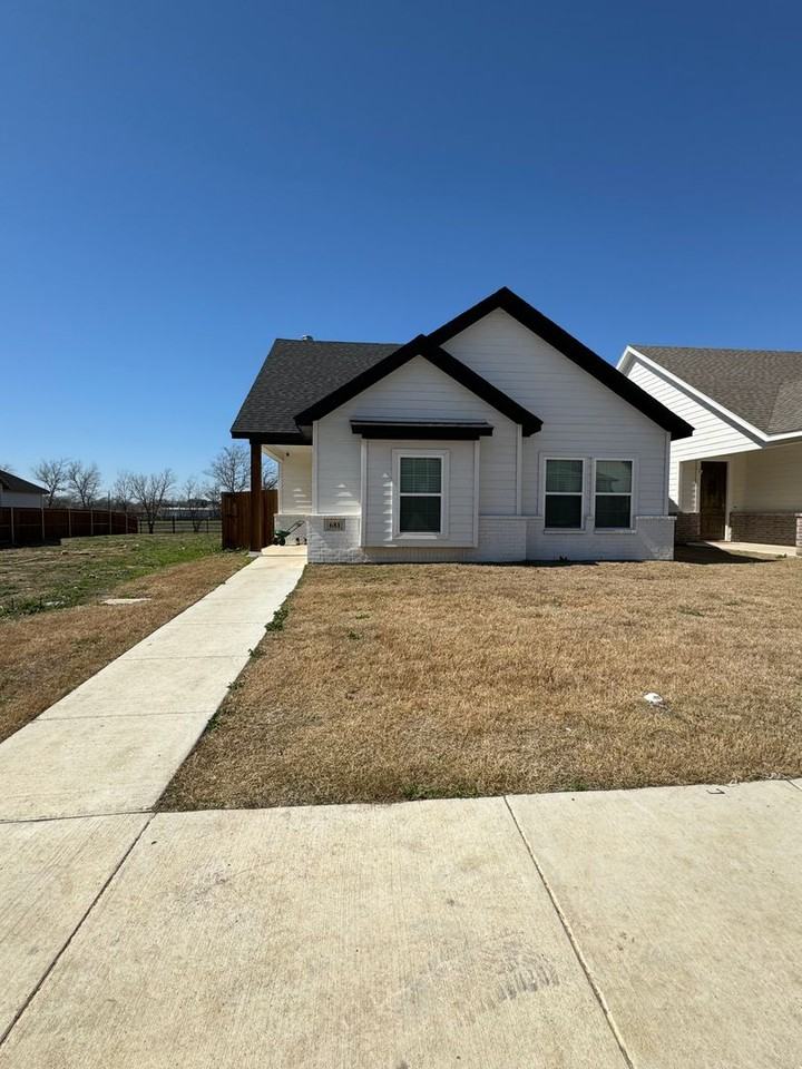 681 The Cottages Dr - Photo 3 of 23