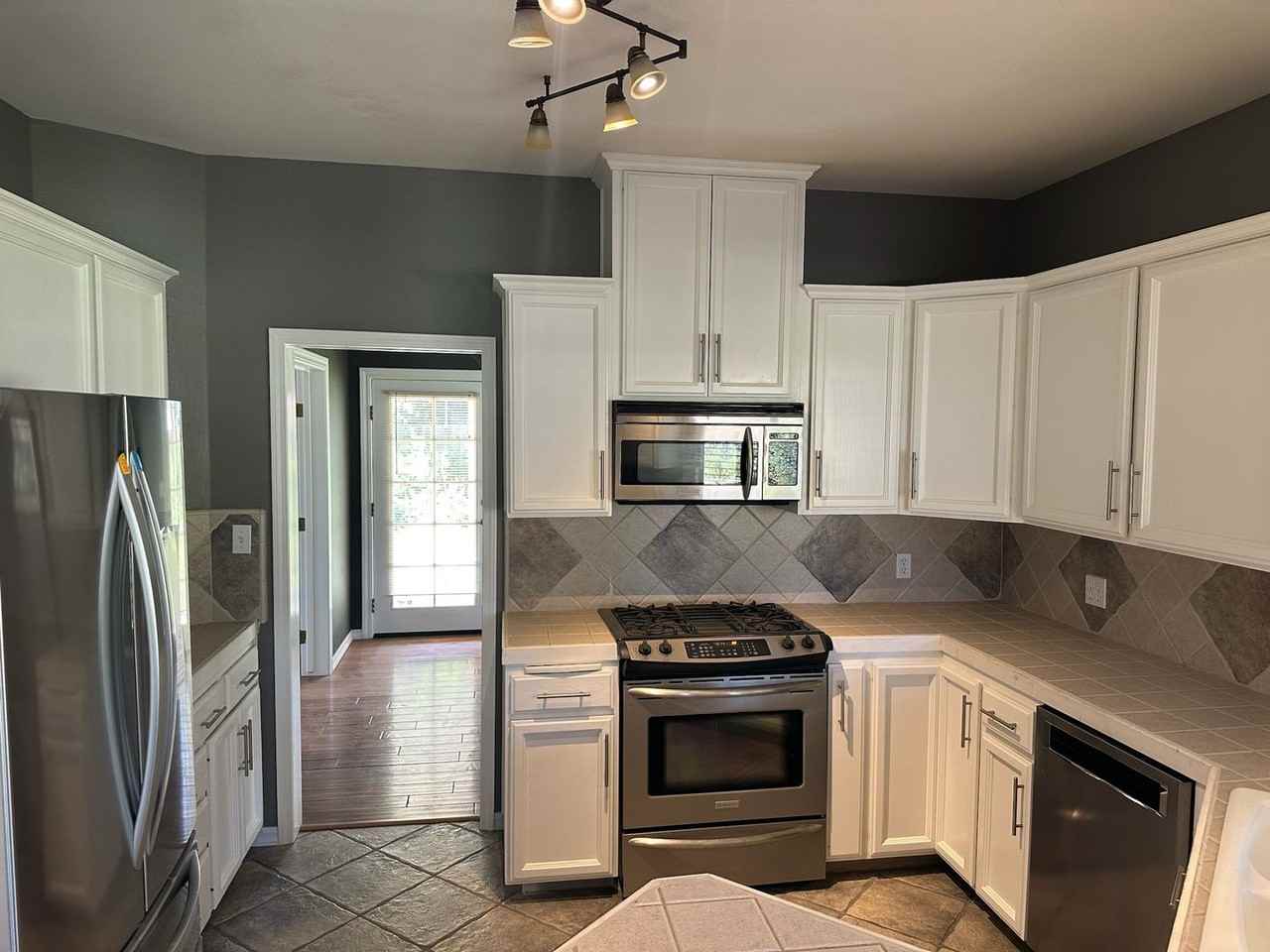 511 Lone Oak Ct - Photo 2 of 34