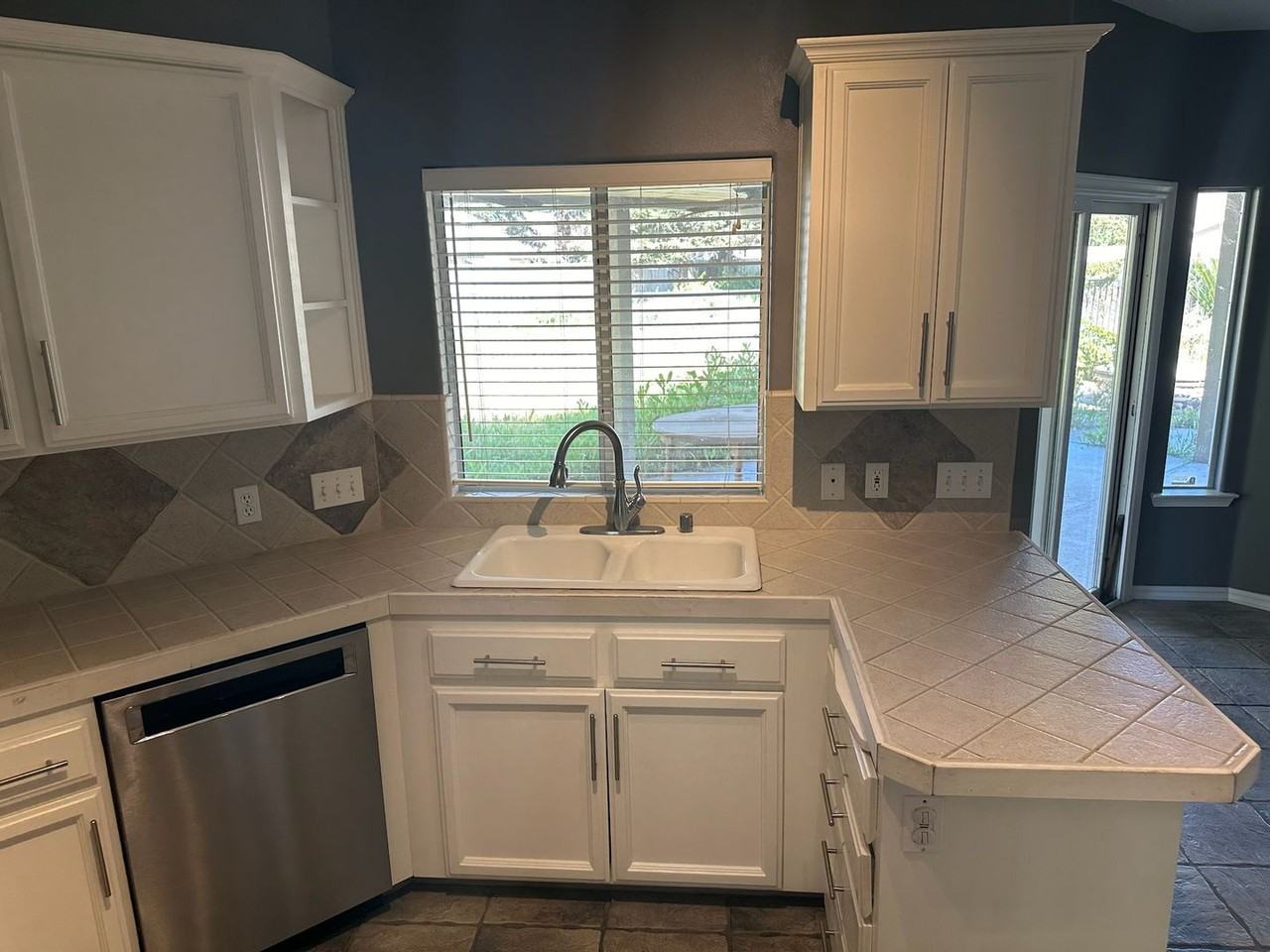511 Lone Oak Ct - Photo 6 of 34