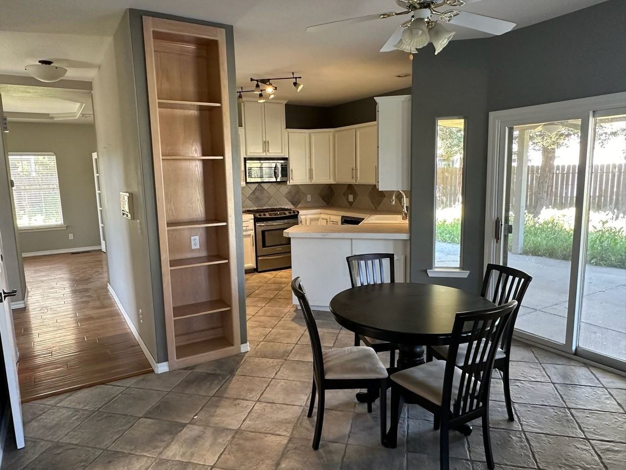 511 Lone Oak Ct - Photo 7 of 34