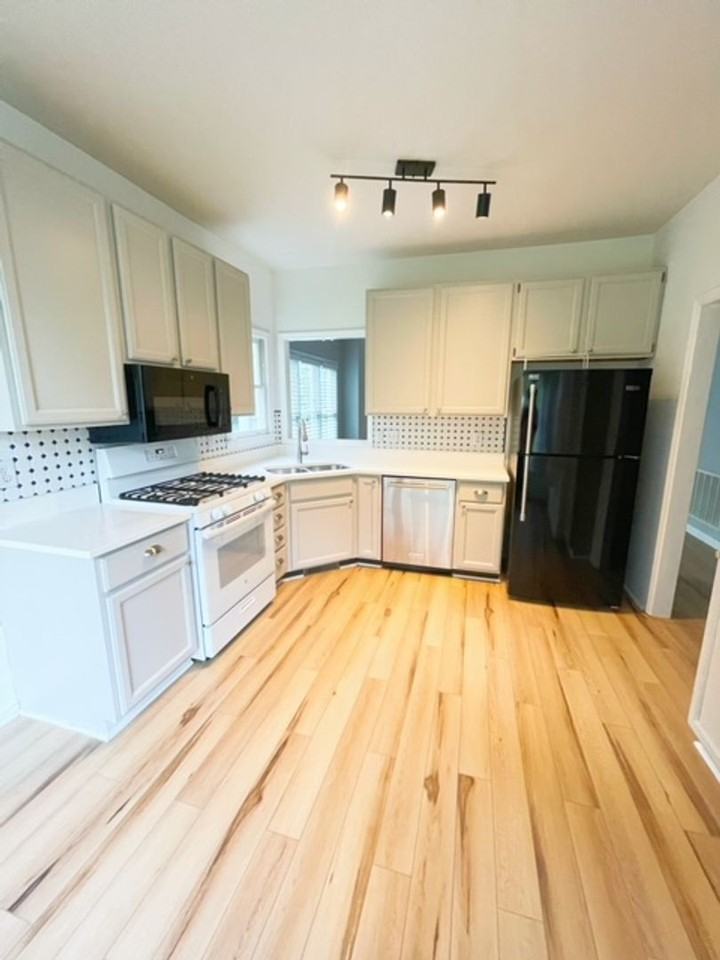 1624 Nesfield Pl - Photo 2 of 20