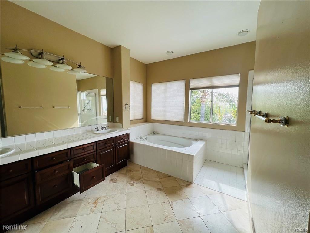 22661 Pineridge - Photo 2 of 11