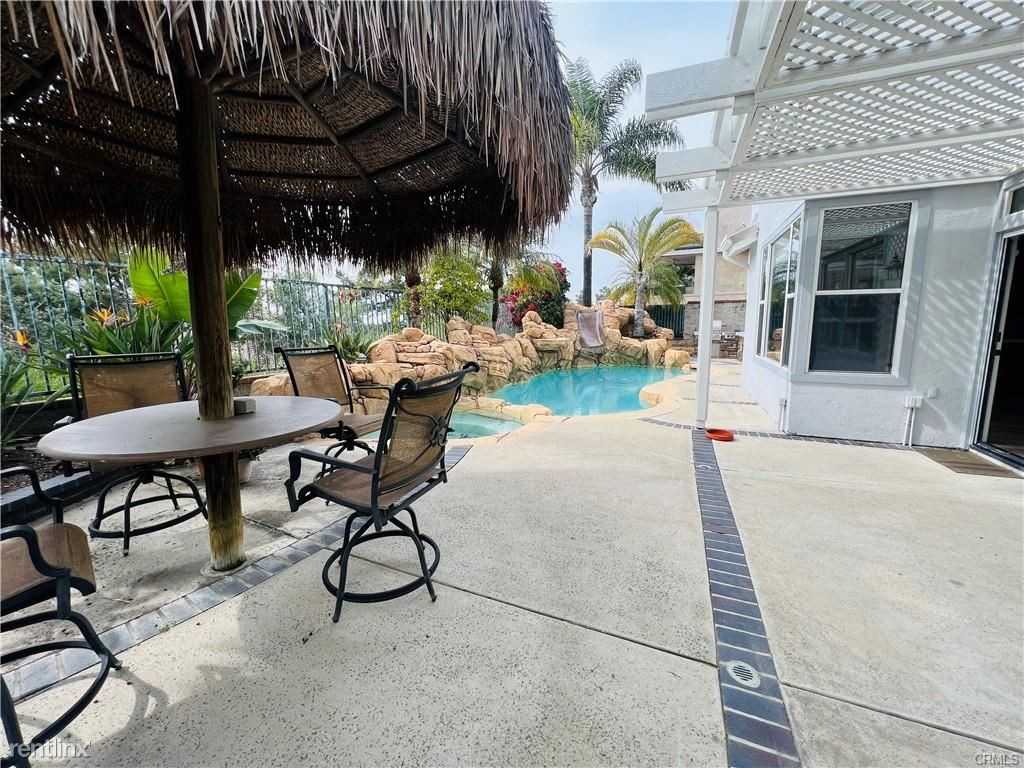 22661 Pineridge - Photo 3 of 11