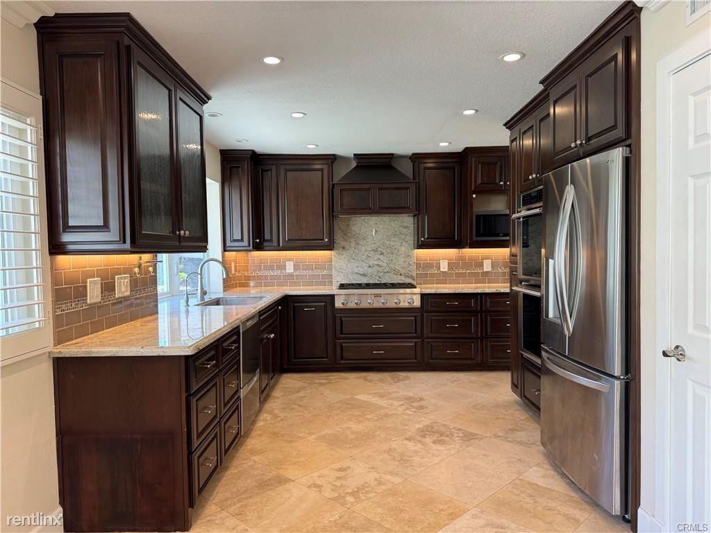 1 Vistamar Dr - Photo 3 of 10