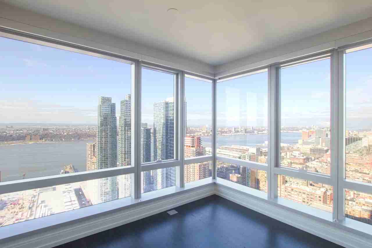 547 10th Ave - Photo 2 of 14