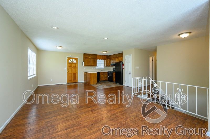 5107 Goldmar Dr - Photo 7 of 34