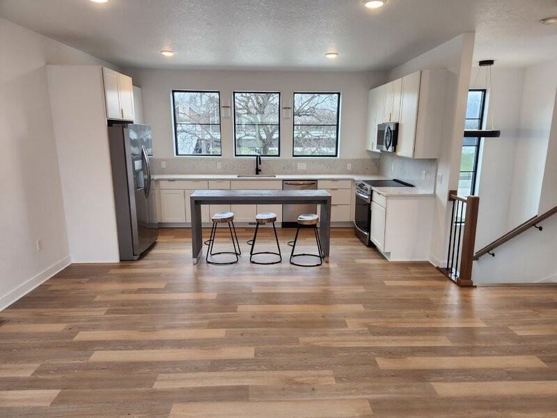 938 12th St - Photo 2 of 18