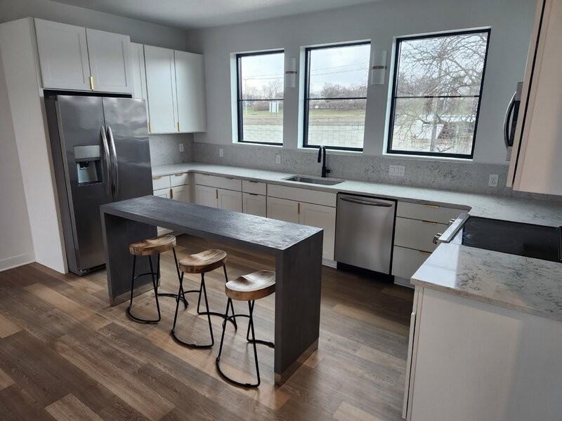 938 12th St - Photo 3 of 18