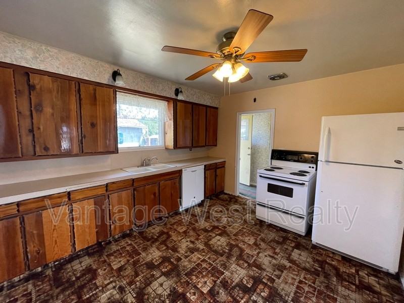 828 Francis Ave - Photo 3 of 33