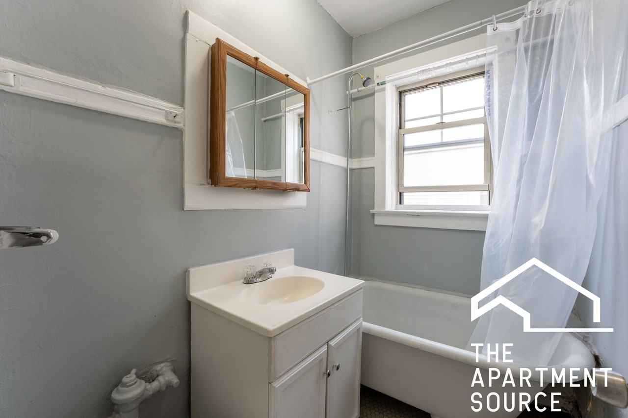 3267 W Wrightwood Ave #1Y - Photo 6 of 11